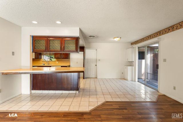 2301 Scarborough Lane, Bakersfield, CA 93309