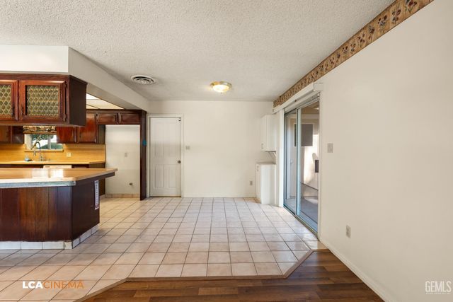 2301 Scarborough Lane, Bakersfield, CA 93309