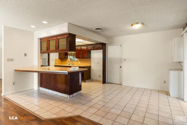 2301 Scarborough Lane, Bakersfield, CA 93309