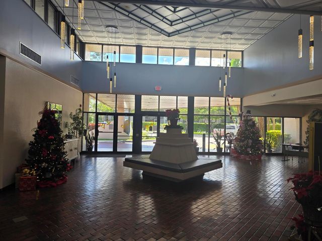 1001 Colony Point Circle 405, Pembroke Pines, FL 33026