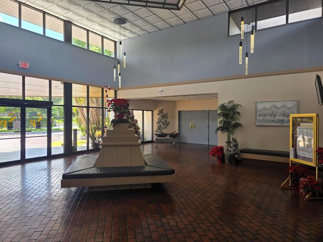 1001 Colony Point Circle 405, Pembroke Pines, FL 33026