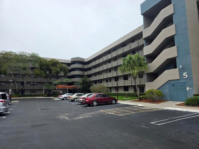 1001 Colony Point Circle 405, Pembroke Pines, FL 33026