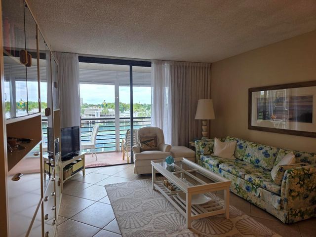 1001 Colony Point Circle 405, Pembroke Pines, FL 33026