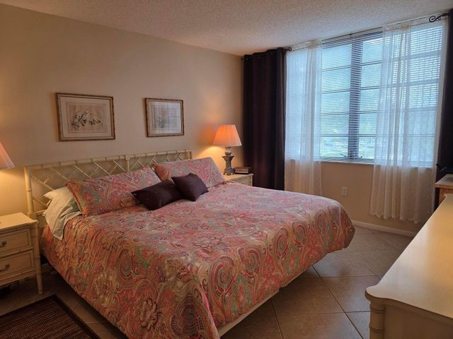 1001 Colony Point Circle 405, Pembroke Pines, FL 33026