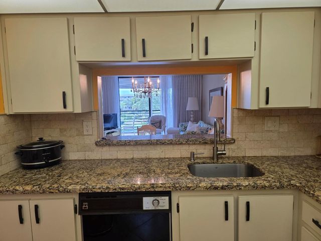 1001 Colony Point Circle 405, Pembroke Pines, FL 33026