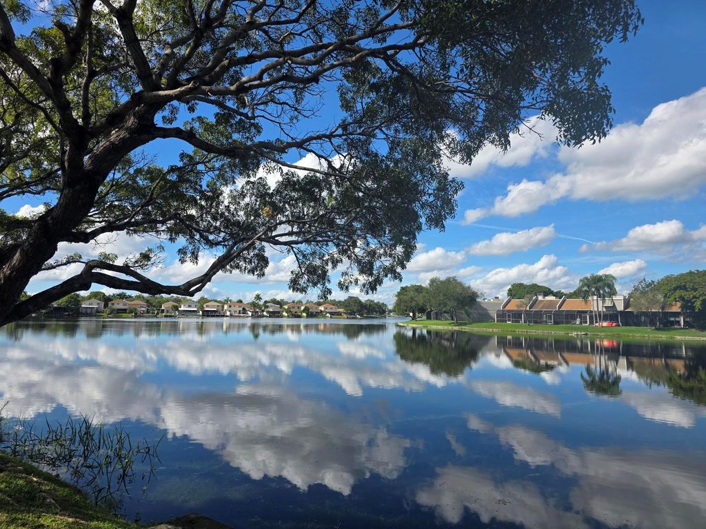 1001 Colony Point Circle 405, Pembroke Pines, FL 33026