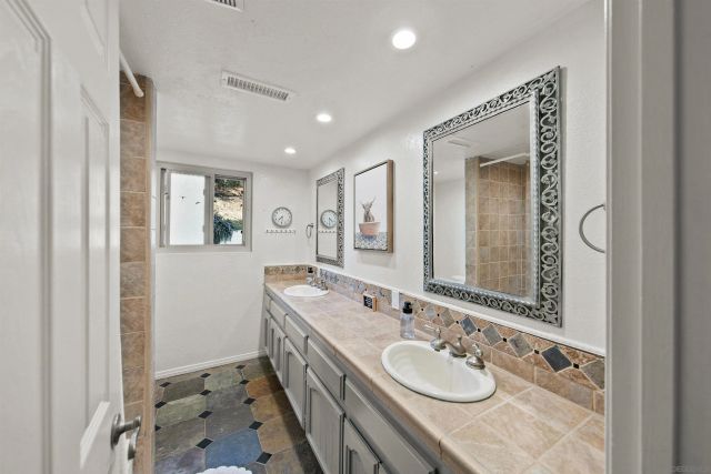 580-582 South Grade, Alpine, CA 91901