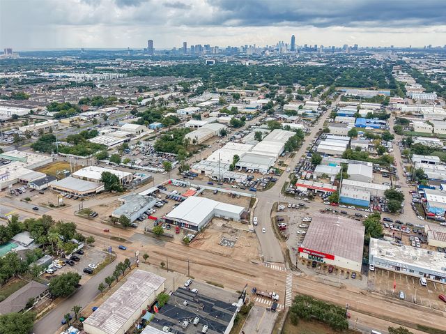 8930 Bellflower Street, Houston, TX 77063