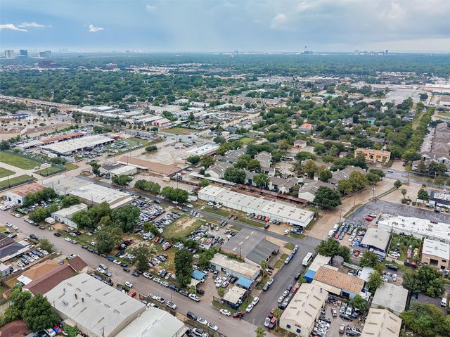 8930 Bellflower Street, Houston, TX 77063