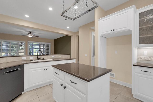 1281 Longhorn Ln, Lincoln, CA 95648