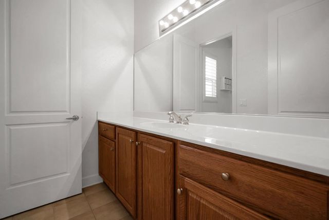 1281 Longhorn Ln, Lincoln, CA 95648