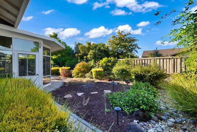 1281 Longhorn Ln, Lincoln, CA 95648