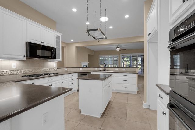1281 Longhorn Ln, Lincoln, CA 95648