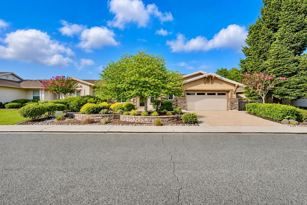 1281 Longhorn Ln, Lincoln, CA 95648