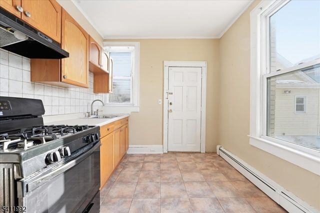 91 2Nd St, Woodbridge Twp., NJ 07095