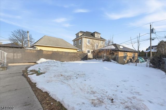 91 2Nd St, Woodbridge Twp., NJ 07095