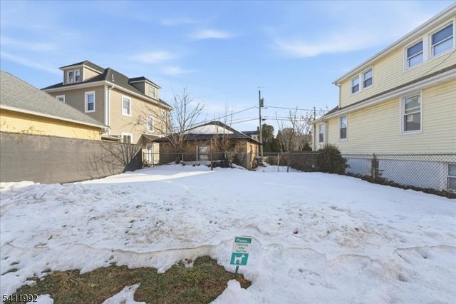 91 2Nd St, Woodbridge Twp., NJ 07095