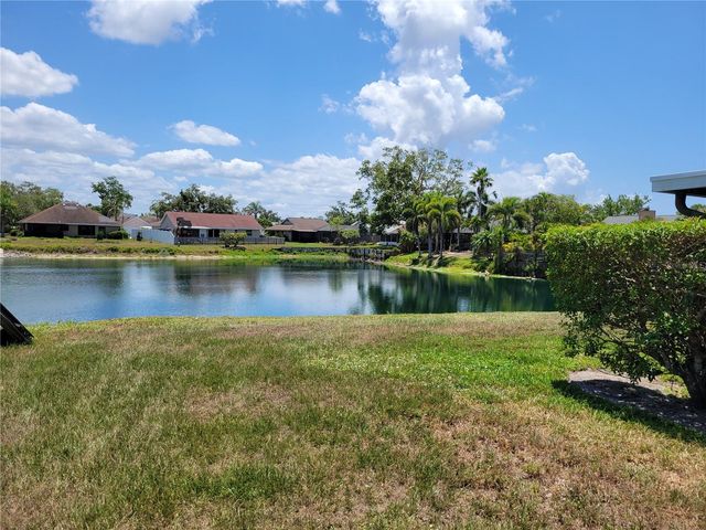 3538 65TH AVENUE CIRCLE E, Sarasota, FL 34243