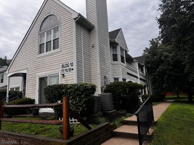 120 Wycombe Pl 120, Franklin Twp., NJ 08873