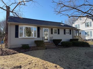 15 Bradford St, Rockland, MA 02370