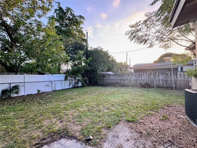 3040 NW 7th Street, Pompano Beach, FL 33069