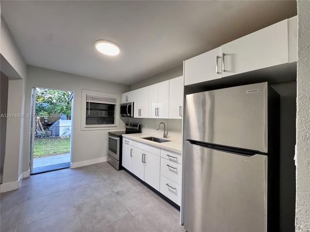 3040 NW 7th Street, Pompano Beach, FL 33069