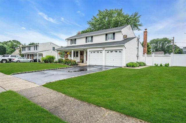 43 Longstreet Drive, Lake Grove, NY 11755