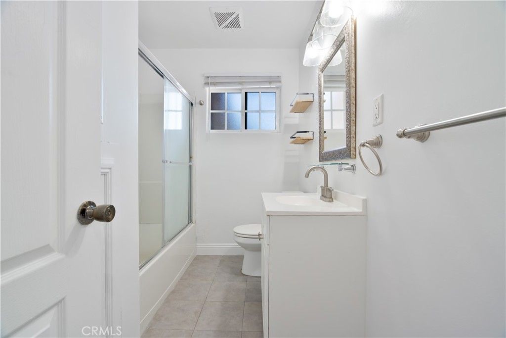 Image 15 of property listing at 1039 W Avenue J-14, Lancaster, CA 93534