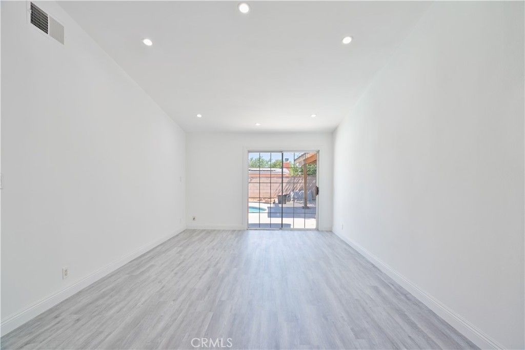 Image 29 of property listing at 1039 W Avenue J-14, Lancaster, CA 93534