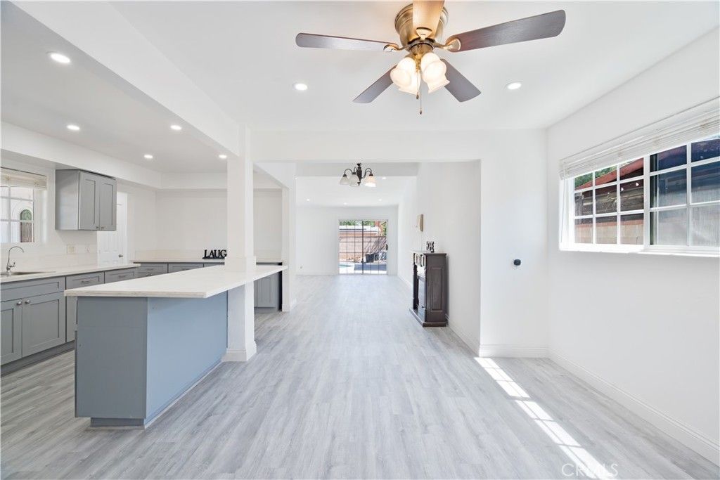 Image 3 of property listing at 1039 W Avenue J-14, Lancaster, CA 93534