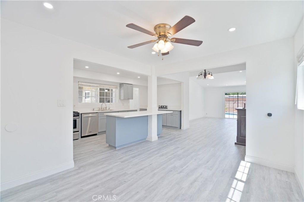 Image 6 of property listing at 1039 W Avenue J-14, Lancaster, CA 93534