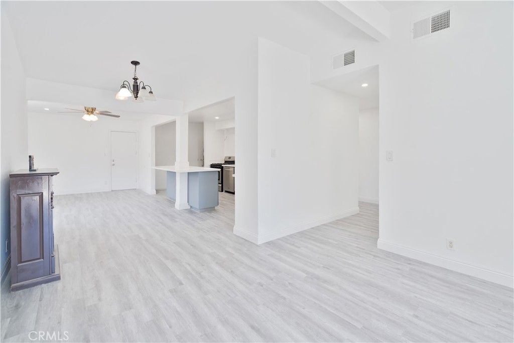 Image 8 of property listing at 1039 W Avenue J-14, Lancaster, CA 93534