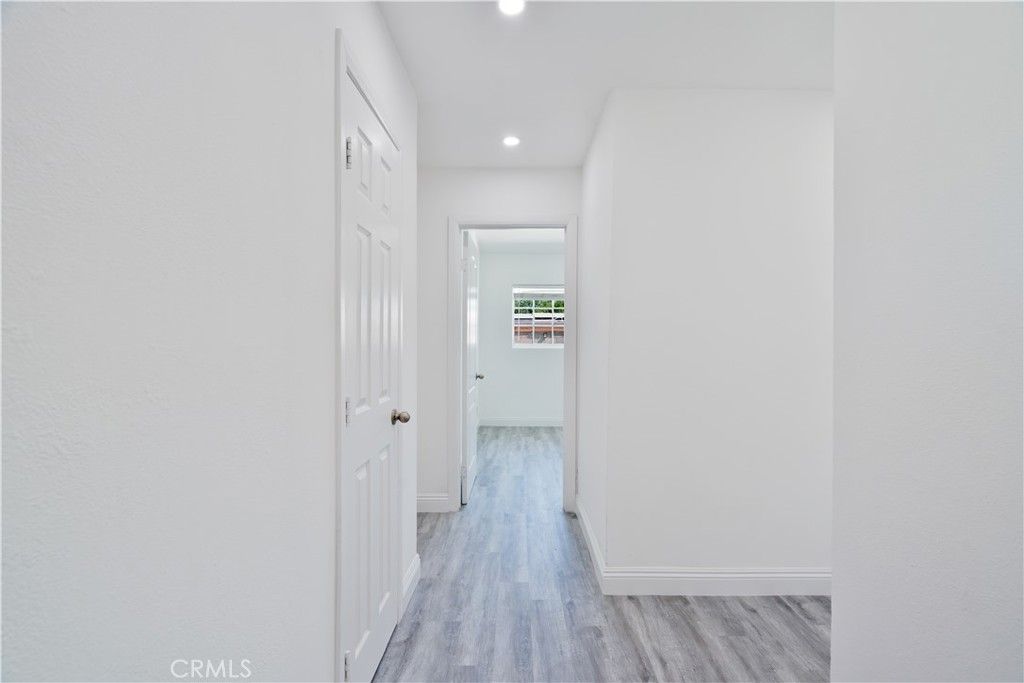 Image 9 of property listing at 1039 W Avenue J-14, Lancaster, CA 93534