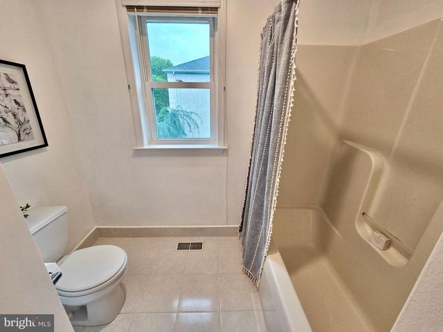 124 MOORE DR, Media, PA 19063