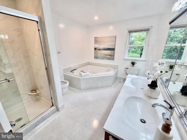 124 MOORE DR, Media, PA 19063