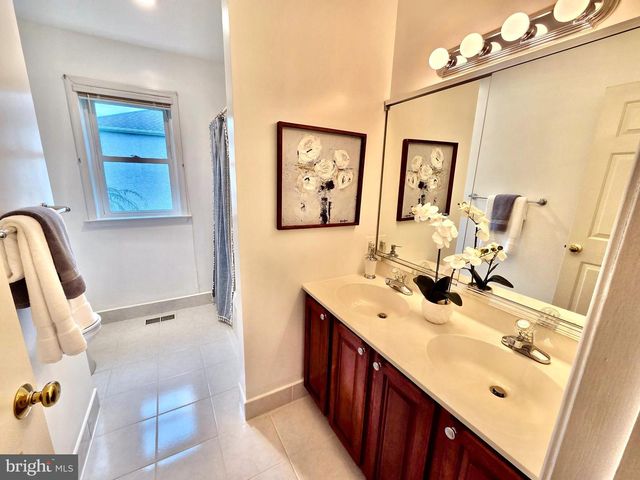 124 MOORE DR, Media, PA 19063