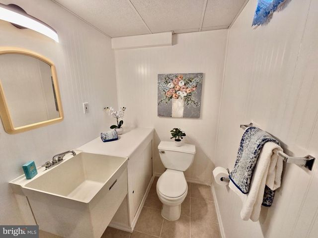 124 MOORE DR, Media, PA 19063