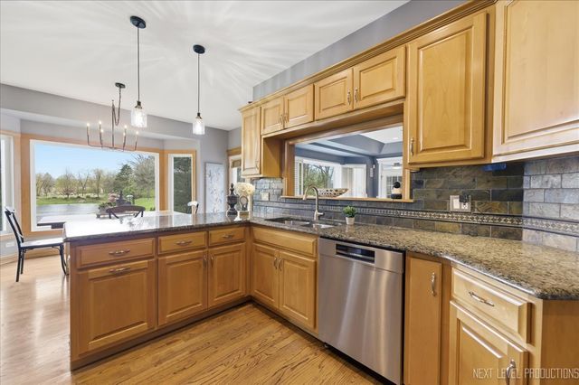 2595 Ginger Woods Drive, Aurora, IL 60502