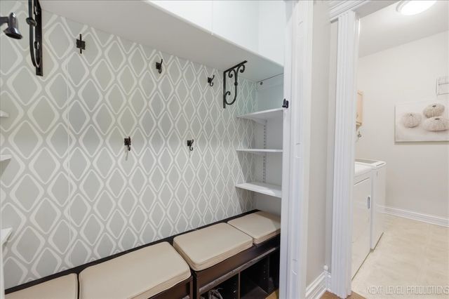 2595 Ginger Woods Drive, Aurora, IL 60502