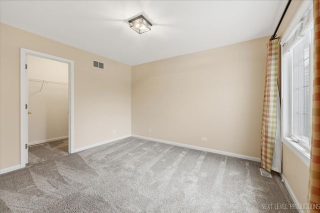 2595 Ginger Woods Drive, Aurora, IL 60502