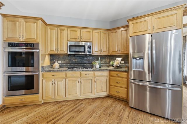 2595 Ginger Woods Drive, Aurora, IL 60502