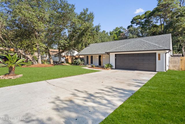 6900 Red Bud Lane, Ocean Springs, MS 39564