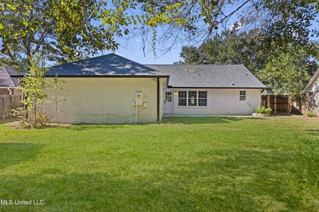 6900 Red Bud Lane, Ocean Springs, MS 39564