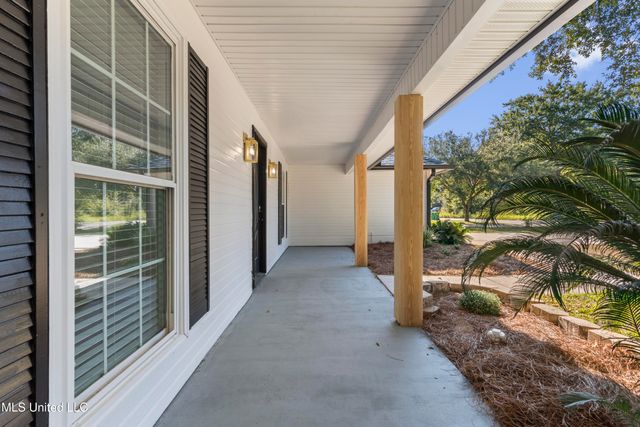 6900 Red Bud Lane, Ocean Springs, MS 39564