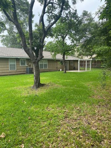 512 Wilmington Drive, Bellaire, TX 77401