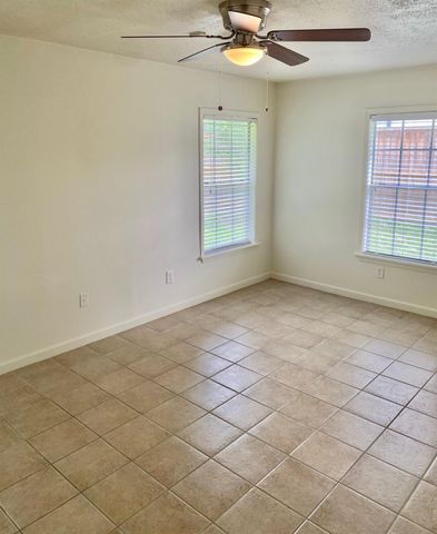 512 Wilmington Drive, Bellaire, TX 77401