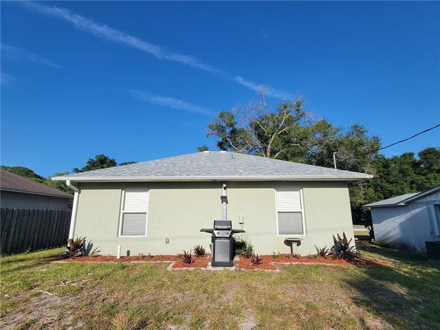 1365 26 Avenue SW, Vero Beach, FL 32962