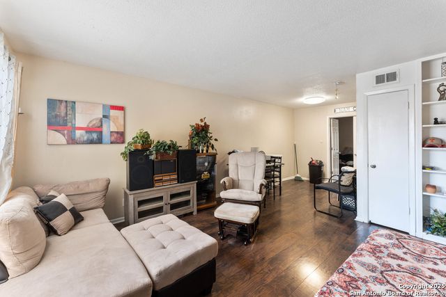 6611 Southpoint St Unit B124, San Antonio, TX 78229
