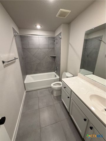 1100 River Wood, Seguin, TX 78155
