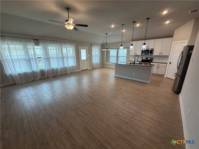 1100 River Wood, Seguin, TX 78155